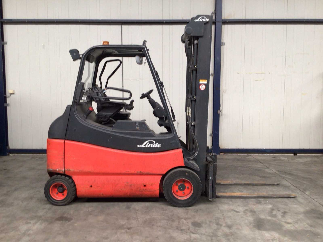 2011 LINDE E30-03/600 FORKLIFT - Forklift: picture 4 2011 LINDE E30-03/600 FORKLIFT - Forklift: picture 4