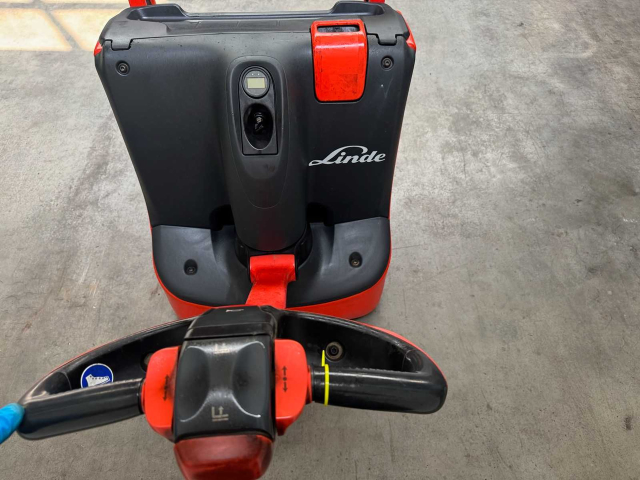 2011 LINDE ROTOBATT BATTERY REPLACEMENT PALLET TRUCK STACKER ANT 2,115 HOURS - Forklift: picture 5 2011 LINDE ROTOBATT BATTERY REPLACEMENT PALLET TRUCK STACKER ANT 2,115 HOURS - Forklift: picture 5