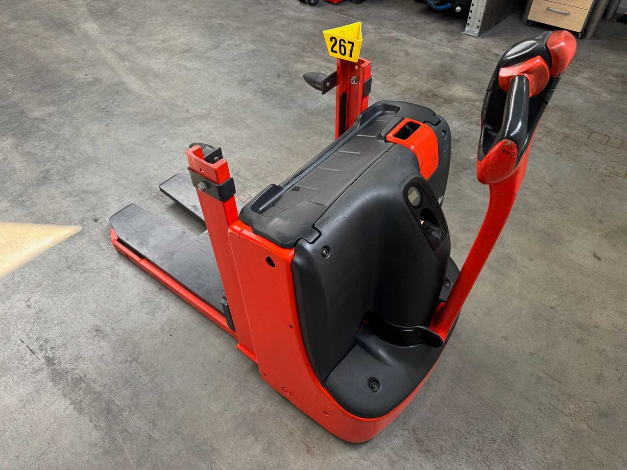 2011 LINDE ROTOBATT BATTERY REPLACEMENT PALLET TRUCK STACKER ANT 2,115 HOURS - Forklift: picture 3 2011 LINDE ROTOBATT BATTERY REPLACEMENT PALLET TRUCK STACKER ANT 2,115 HOURS - Forklift: picture 3