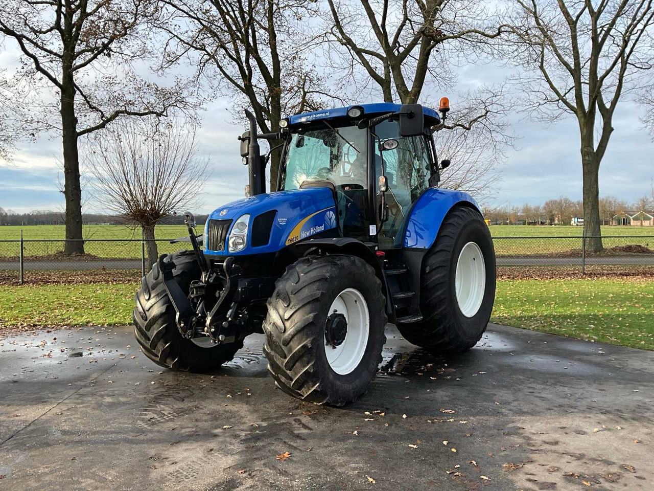 2011 NEW HOLLAND T6020 ELITE FOUR WHEEL DRIVE FARM TRACTOR - Farm tractor: picture 1 2011 NEW HOLLAND T6020 ELITE FOUR WHEEL DRIVE FARM TRACTOR - Farm tractor: picture 1