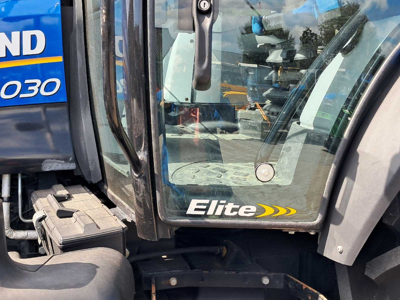 2011 NEW HOLLAND T6030 ELITE FOUR WHEEL DRIVE FARM TRACTOR - Farm tractor: picture 4 2011 NEW HOLLAND T6030 ELITE FOUR WHEEL DRIVE FARM TRACTOR - Farm tractor: picture 4