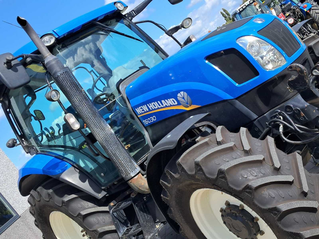 2011 NEW HOLLAND T6030 ELITE FOUR WHEEL DRIVE FARM TRACTOR - Farm tractor: picture 2 2011 NEW HOLLAND T6030 ELITE FOUR WHEEL DRIVE FARM TRACTOR - Farm tractor: picture 2