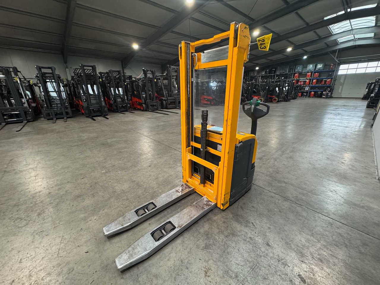 2012 SERVICE + UVV 09/2026 JUNGHEINRICH EJC220 2,000KG STACKER PALLET TRUCK ANT FREE LIFT 5,484 HOURS - Forklift: picture 4 2012 SERVICE + UVV 09/2026 JUNGHEINRICH EJC220 2,000KG STACKER PALLET TRUCK ANT FREE LIFT 5,484 HOURS - Forklift: picture 4