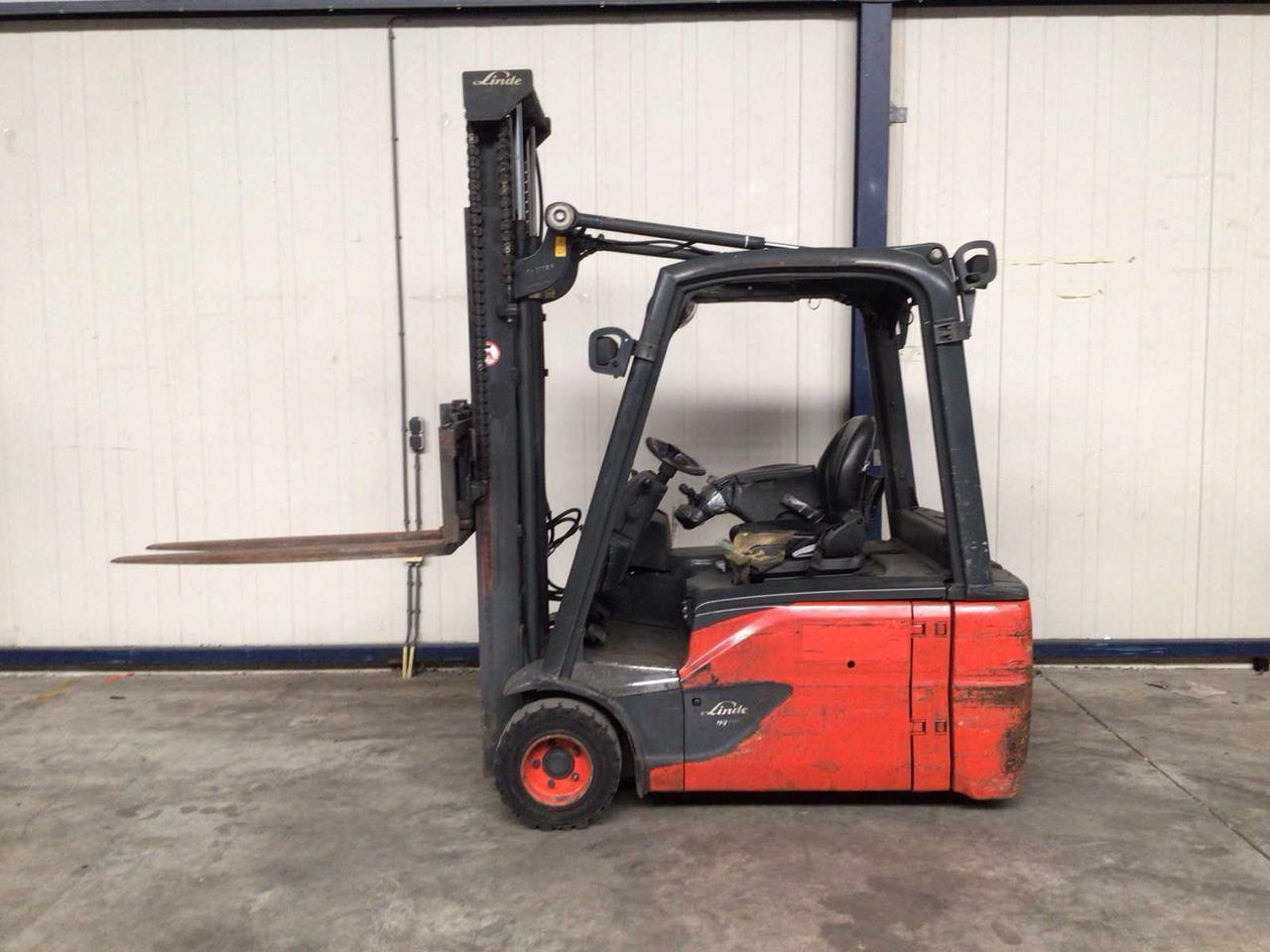2014 LINDE E18 FORKLIFT - Forklift: picture 4 2014 LINDE E18 FORKLIFT - Forklift: picture 4