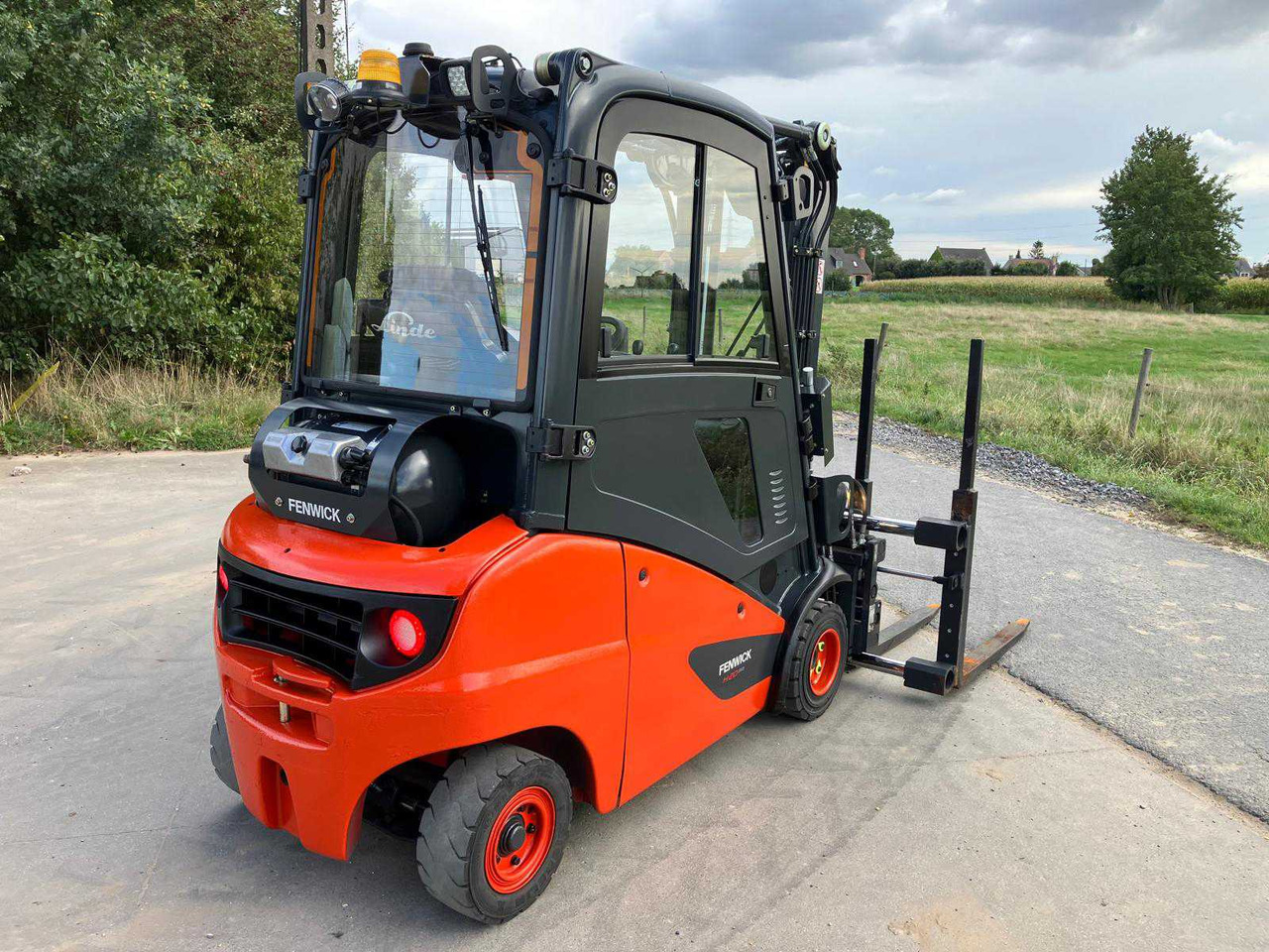 2015 LINDE H20T DOUBLE FORK FORKLIFT - Forklift: picture 5 2015 LINDE H20T DOUBLE FORK FORKLIFT - Forklift: picture 5