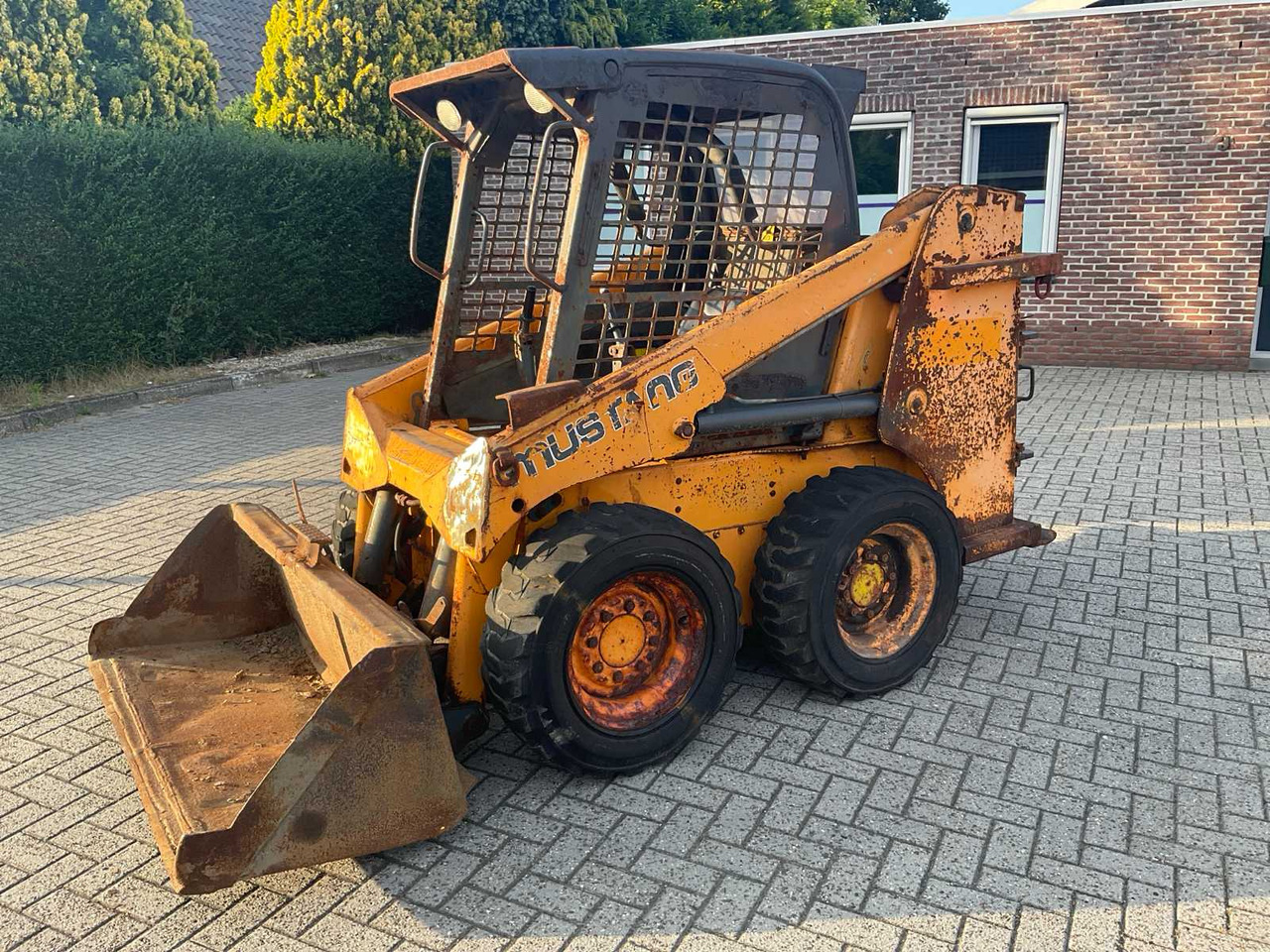 2015 MUSTANG 2044 SKID STEER LOADER - Compact track loader: picture 1 2015 MUSTANG 2044 SKID STEER LOADER - Compact track loader: picture 1