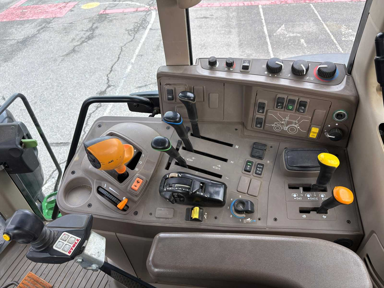 Farm tractor 2017 JOHN DEERE 6120M TRACTOR WITH STOLL FRONT END LOADER: picture 25