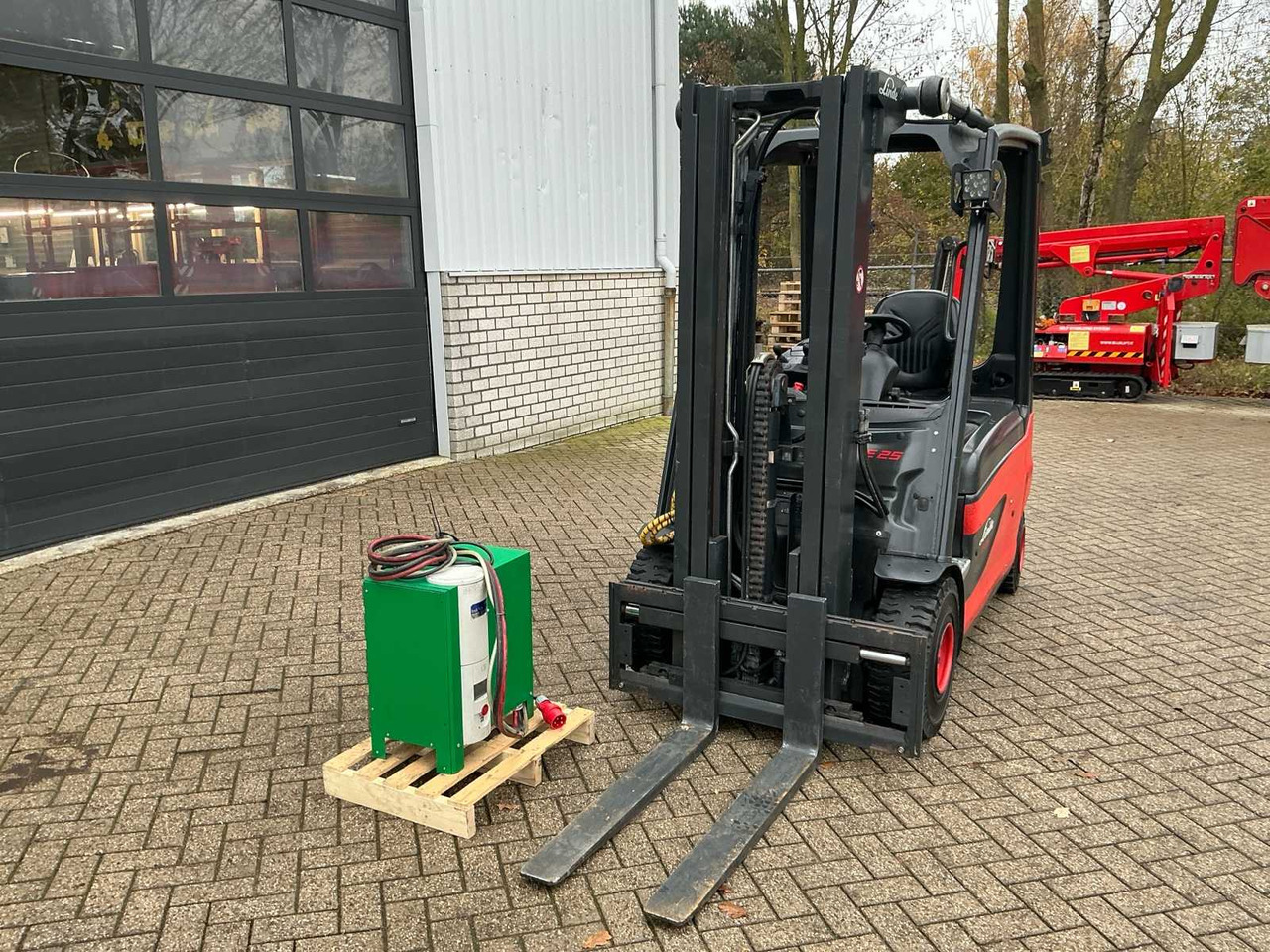 Forklift 2017 LINDE E25L-01 FORKLIFT TRUCK: picture 8 Forklift 2017 LINDE E25L-01 FORKLIFT TRUCK: picture 8