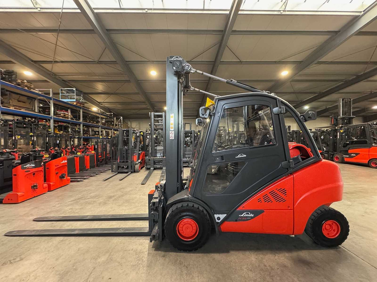 2020 LINDE H35T 3.500KG 3.+4TH VALVE 177CM FORK ADJUSTER TRIPLEX 645CM GAS FORKLIFT FORKLIFT - Forklift: picture 4 2020 LINDE H35T 3.500KG 3.+4TH VALVE 177CM FORK ADJUSTER TRIPLEX 645CM GAS FORKLIFT FORKLIFT - Forklift: picture 4
