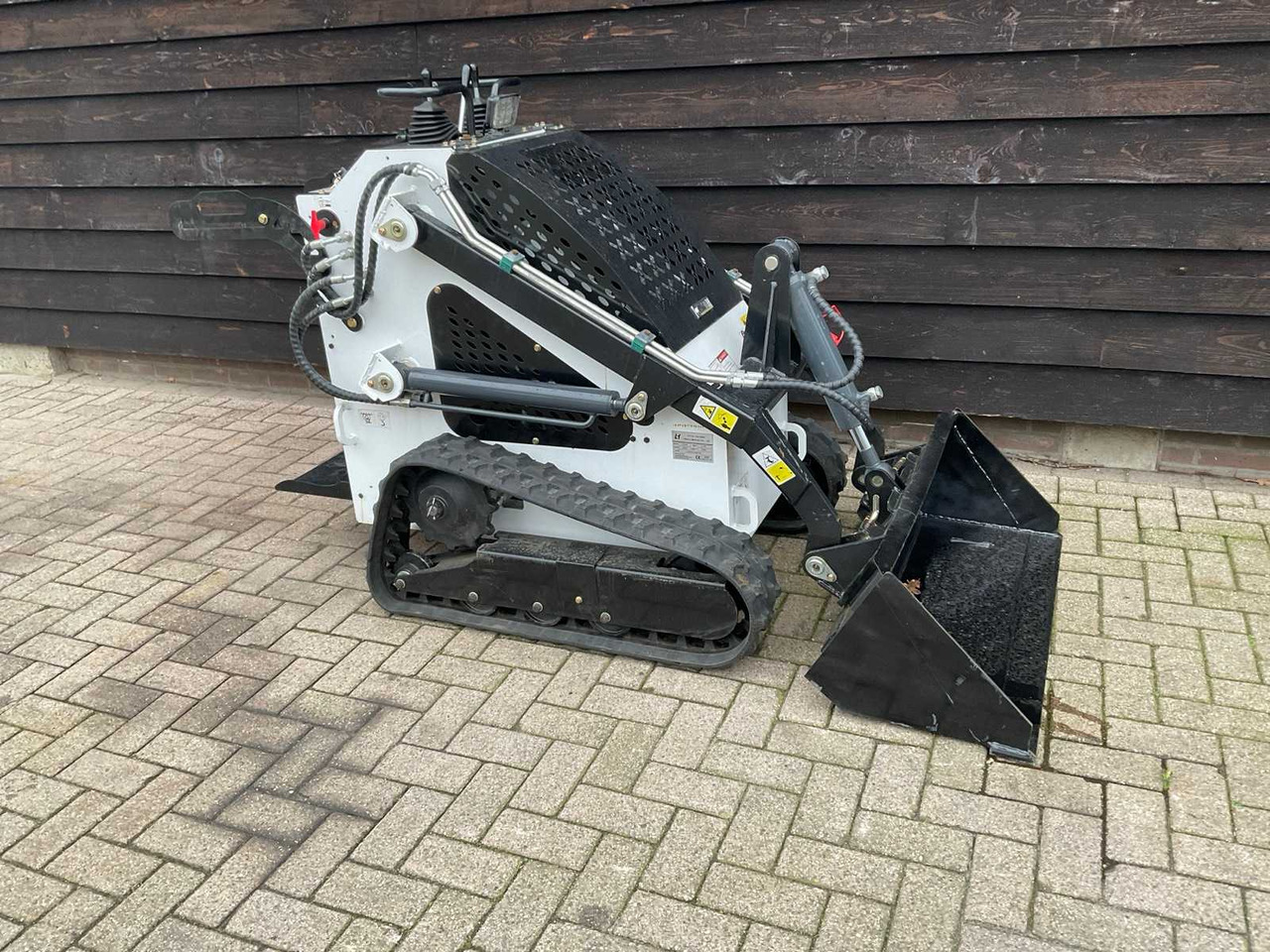 2025 JLH LRT 360 SKID STEER LOADER - Compact track loader: picture 2 2025 JLH LRT 360 SKID STEER LOADER - Compact track loader: picture 2