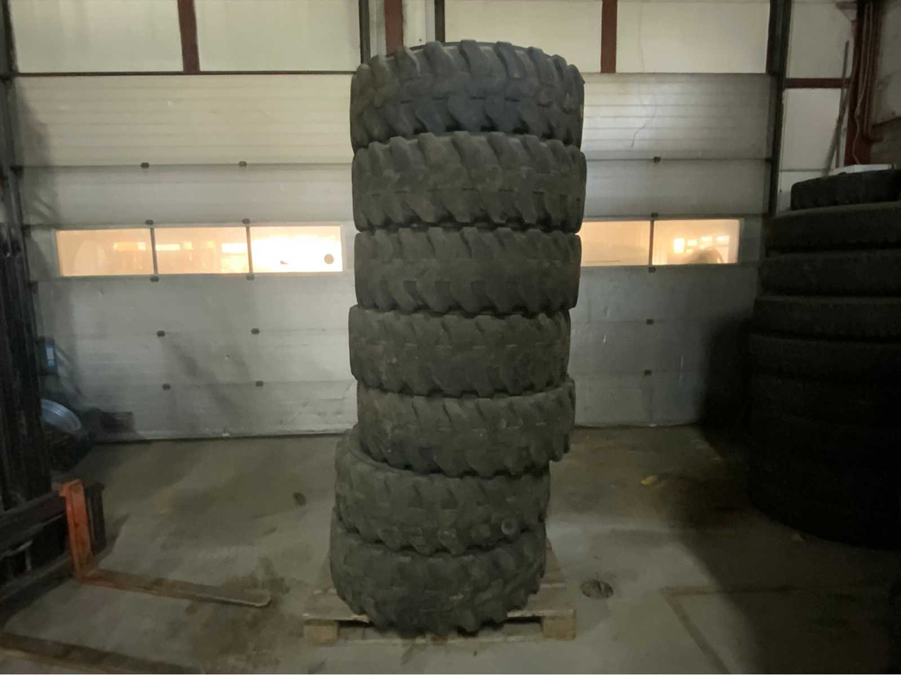 315/80 R22.5 - Wheels and tires for Farm tractor: picture 4 315/80 R22.5 - Wheels and tires for Farm tractor: picture 4