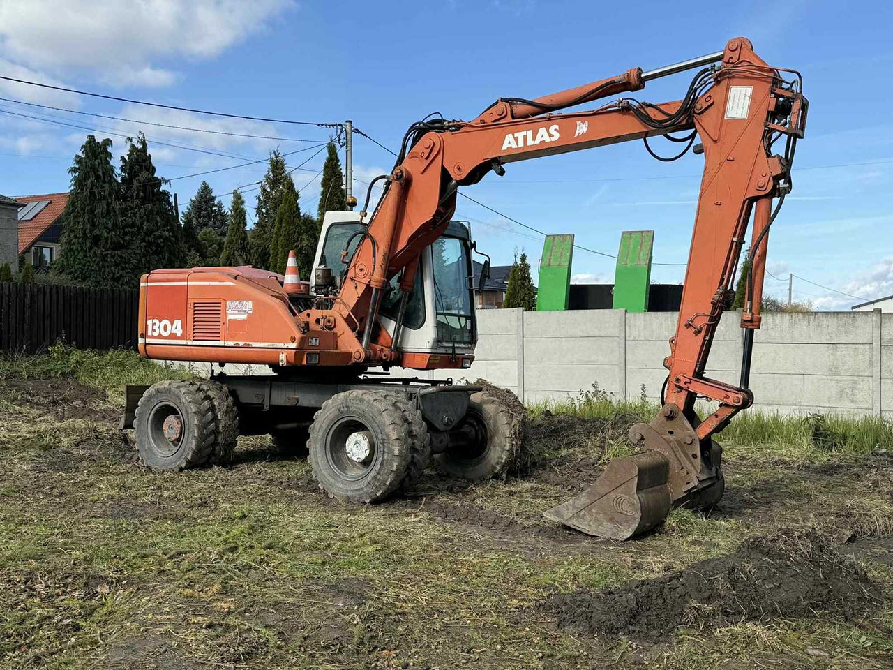 ATLAS 1304 WHEELED EXCAVATOR - Wheel excavator: picture 1 ATLAS 1304 WHEELED EXCAVATOR - Wheel excavator: picture 1