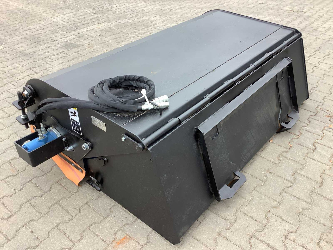 Field Hydraulic Box Broom Sweeper 1800 - Attachment for Construction machinery: picture 4 Field Hydraulic Box Broom Sweeper 1800 - Attachment for Construction machinery: picture 4