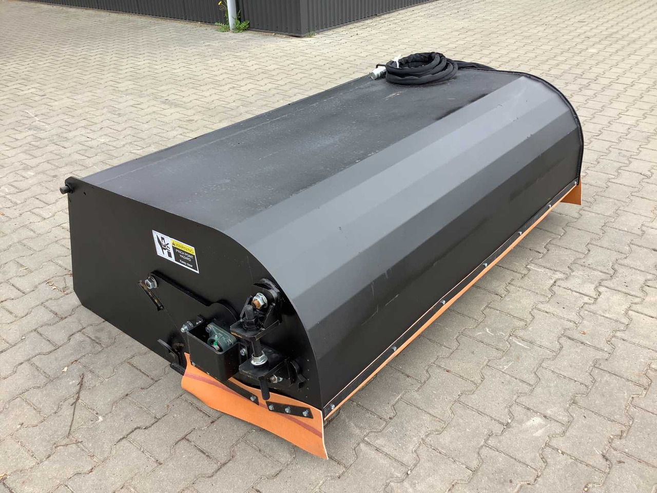Field Hydraulic Box Broom Sweeper 1800 - Attachment for Construction machinery: picture 2 Field Hydraulic Box Broom Sweeper 1800 - Attachment for Construction machinery: picture 2