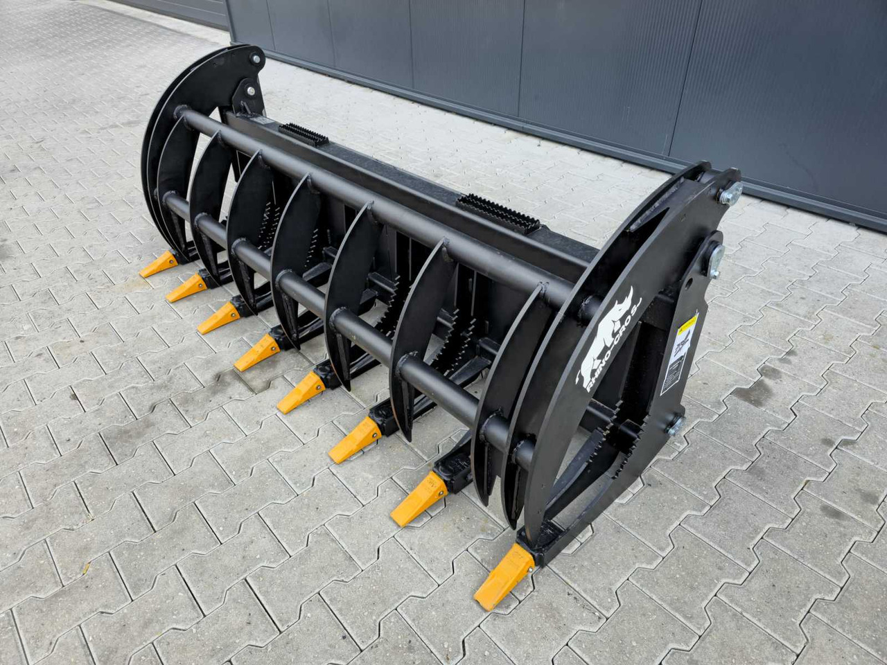 Rhino-Cross 78 inch heavy duty fork grapple - Attachment for Construction machinery: picture 1 Rhino-Cross 78 inch heavy duty fork grapple - Attachment for Construction machinery: picture 1