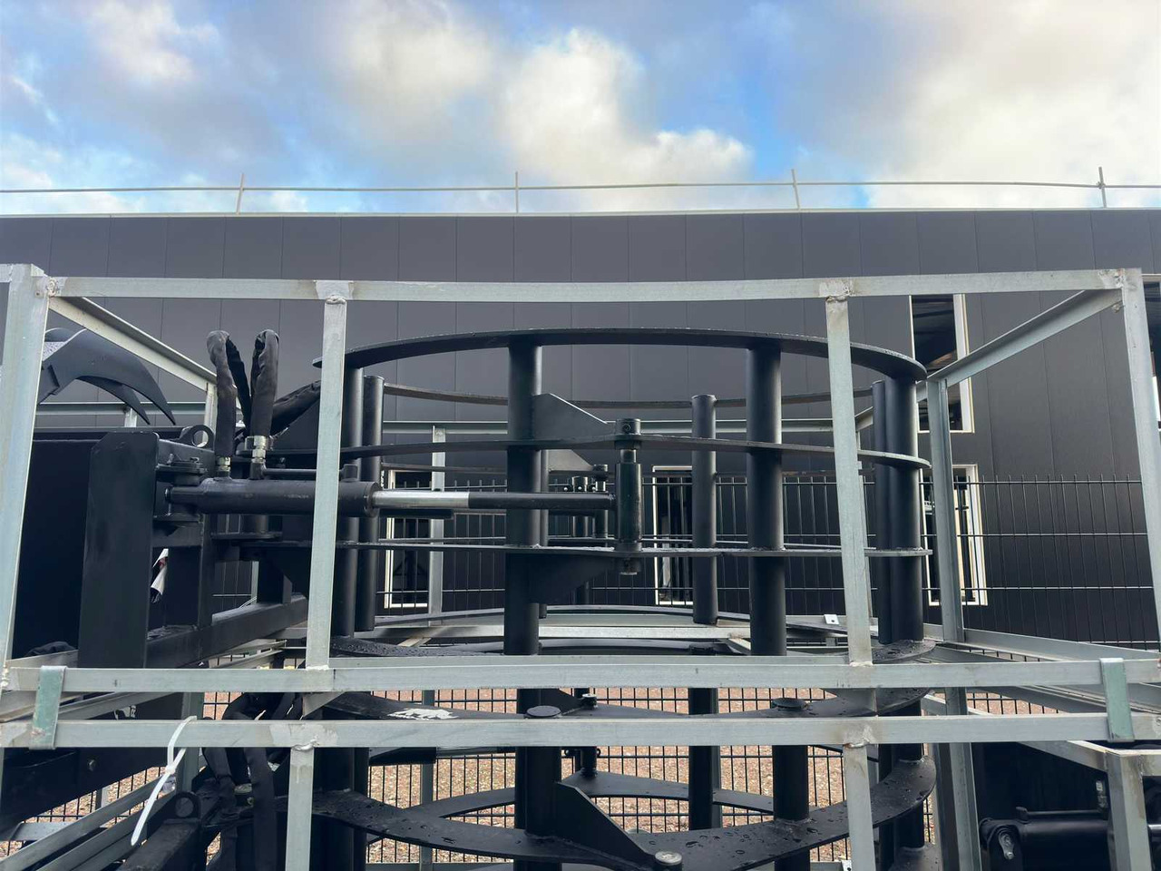 Rhino-cross Grapple claw - Attachment for Construction machinery: picture 2 Rhino-cross Grapple claw - Attachment for Construction machinery: picture 2