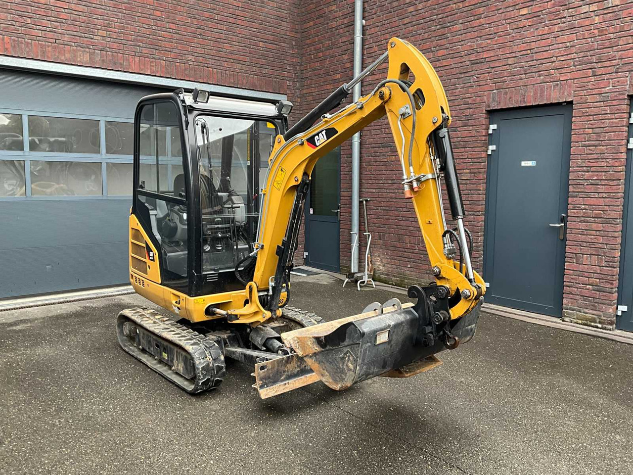 CATERPILLAR 301.7D - MINI EXCAVATOR - Mini excavator: picture 2 CATERPILLAR 301.7D - MINI EXCAVATOR - Mini excavator: picture 2