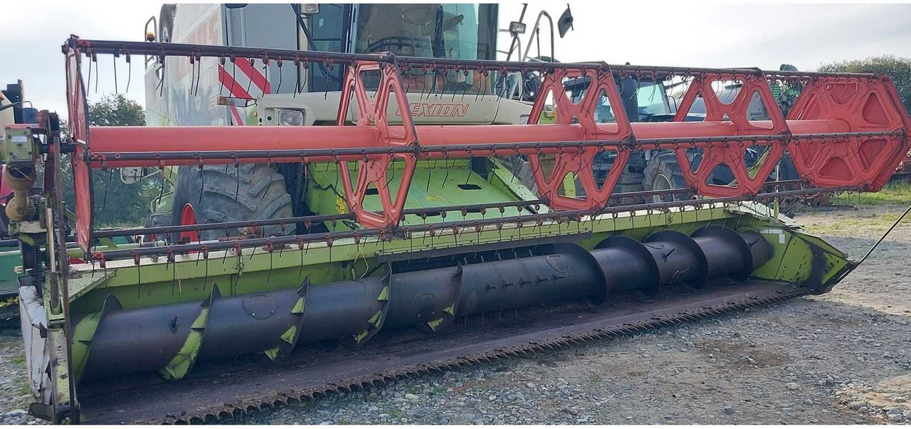 CLAAS V600 HARVESTER CUTTING - Combine harvester: picture 2 CLAAS V600 HARVESTER CUTTING - Combine harvester: picture 2