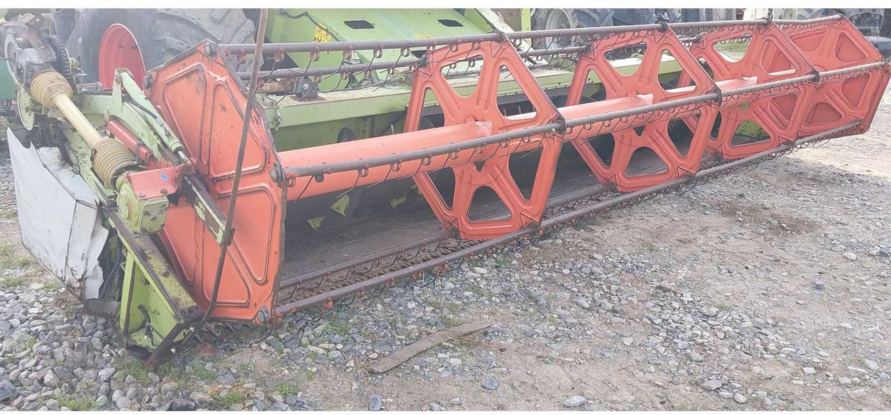 CLAAS V600 HARVESTER CUTTING - Combine harvester: picture 3 CLAAS V600 HARVESTER CUTTING - Combine harvester: picture 3