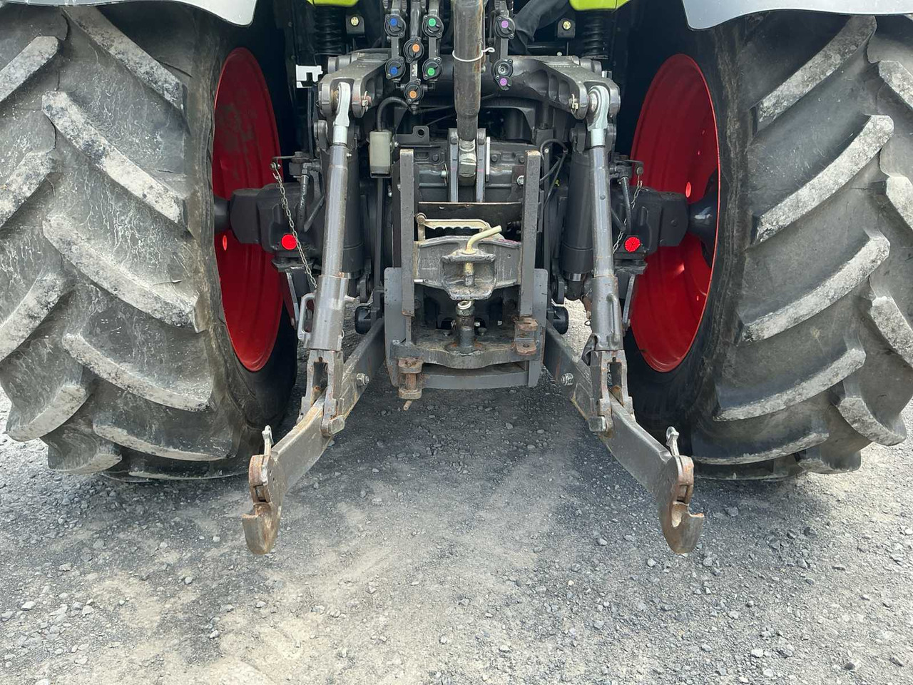 Farm tractor Claas Axion 840: picture 17