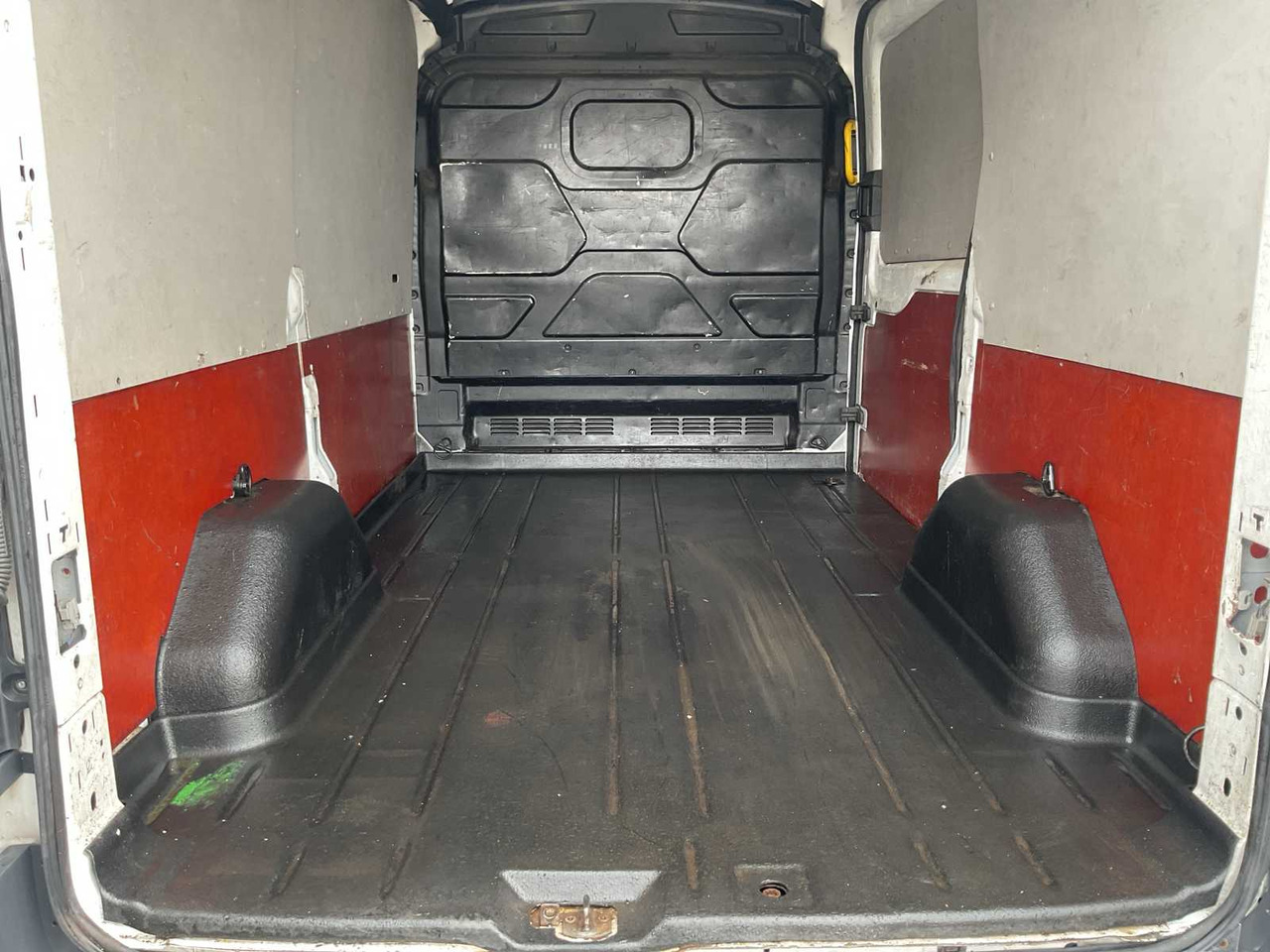 2015 - FORD - TRANSIT - 350 2.2 TDCI L2H2 TR - COMMERCIAL VEHICLE - Commercial vehicle: picture 5 2015 - FORD - TRANSIT - 350 2.2 TDCI L2H2 TR - COMMERCIAL VEHICLE - Commercial vehicle: picture 5