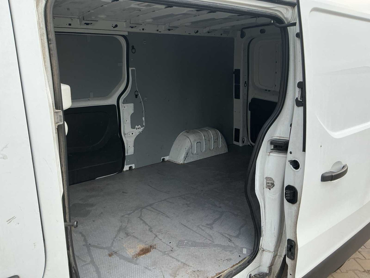 2015 - OPEL - VIVARO - 1.6 CDTI L2H1 SP ECO - COMMERCIAL VEHICLE - Commercial vehicle: picture 5 2015 - OPEL - VIVARO - 1.6 CDTI L2H1 SP ECO - COMMERCIAL VEHICLE - Commercial vehicle: picture 5