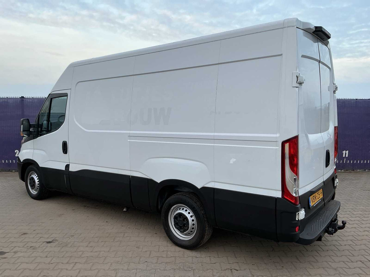 2016 - IVECO - DAILY - 35S13V 2.3 352 H2 L - COMMERCIAL VEHICLE - Commercial vehicle: picture 3 2016 - IVECO - DAILY - 35S13V 2.3 352 H2 L - COMMERCIAL VEHICLE - Commercial vehicle: picture 3