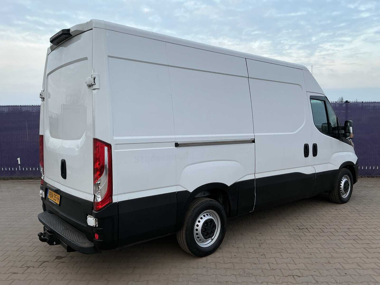 2016 - IVECO - DAILY - 35S13V 2.3 352 H2 L - COMMERCIAL VEHICLE - Commercial vehicle: picture 4 2016 - IVECO - DAILY - 35S13V 2.3 352 H2 L - COMMERCIAL VEHICLE - Commercial vehicle: picture 4