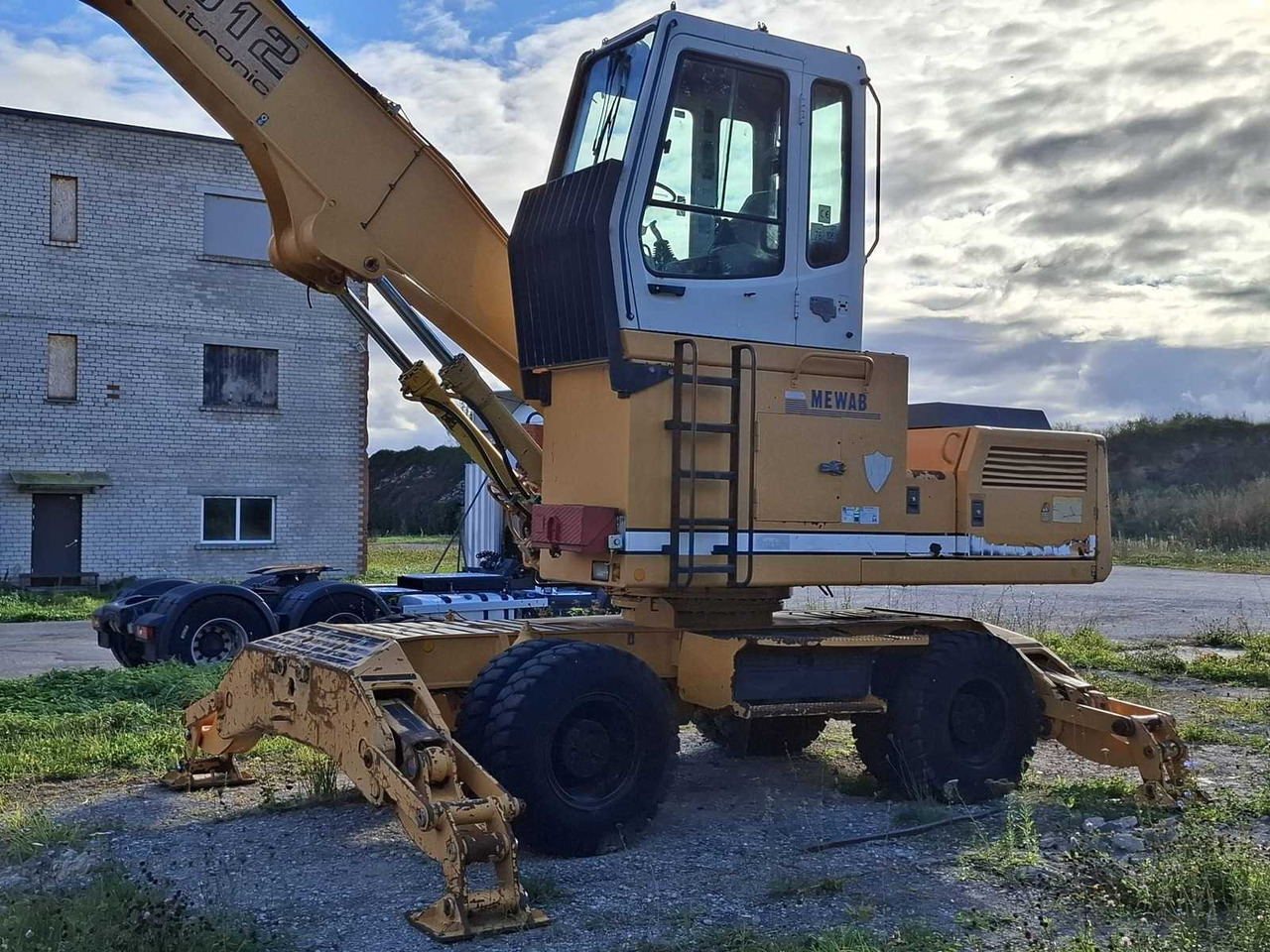Liebherr A912 Litronic - Construction machinery: picture 1 Liebherr A912 Litronic - Construction machinery: picture 1