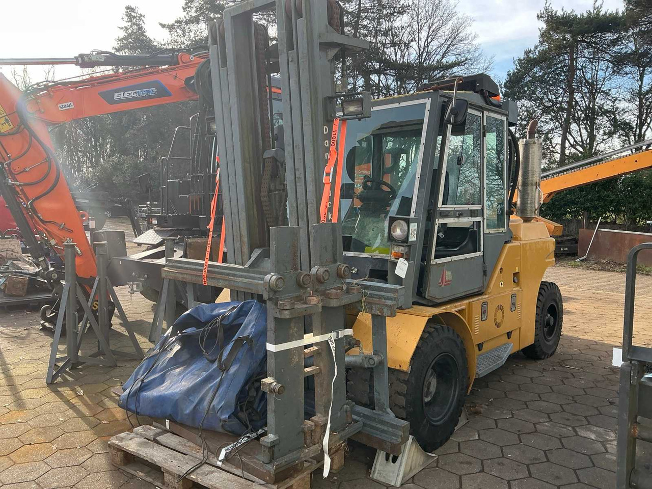 DANTRUCK - 9880 VG - FORKLIFT TRUCKS - 2003 - Forklift: picture 1 DANTRUCK - 9880 VG - FORKLIFT TRUCKS - 2003 - Forklift: picture 1