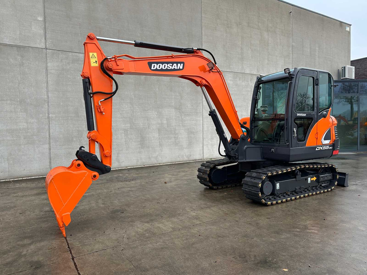 DOOSAN - 2018 - DX55-9C - MIDI EXCAVATOR - Excavator: picture 1 DOOSAN - 2018 - DX55-9C - MIDI EXCAVATOR - Excavator: picture 1