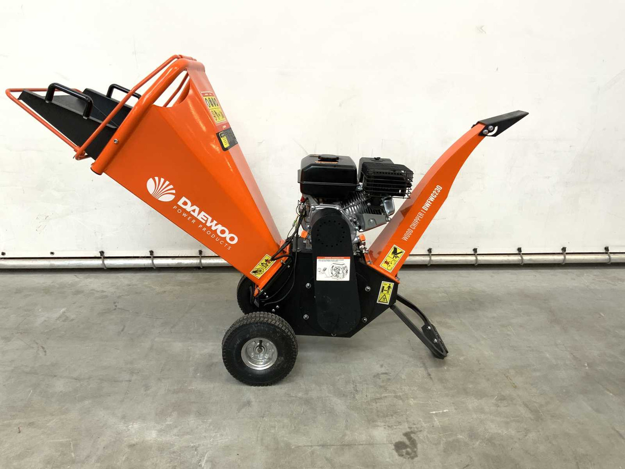 Daewoo DWFWC230 - Wood chipper: picture 2 Daewoo DWFWC230 - Wood chipper: picture 2