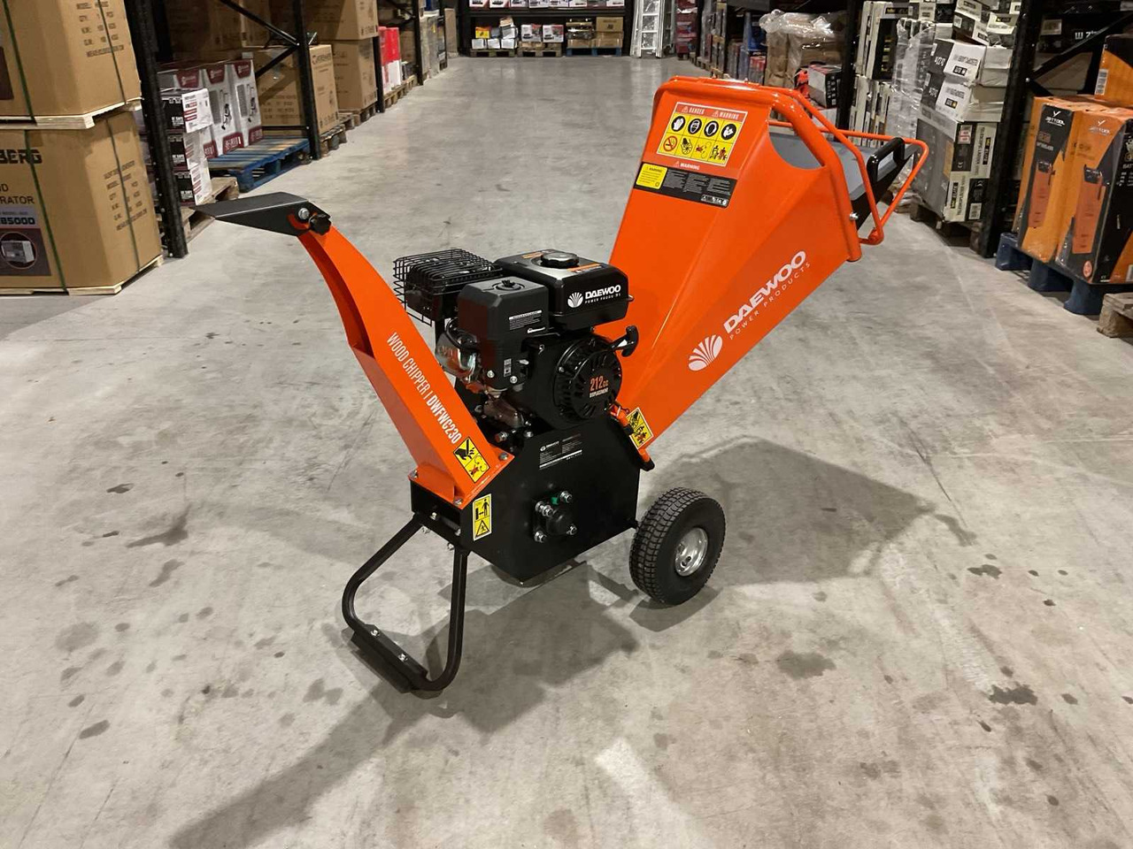 Daewoo DWFWC230 - Wood chipper: picture 2 Daewoo DWFWC230 - Wood chipper: picture 2