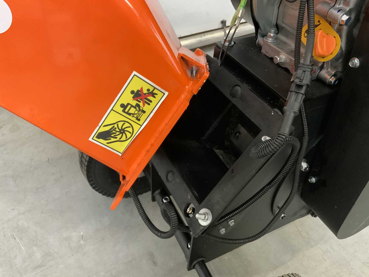 Daewoo DWFWC230 - Wood chipper: picture 4 Daewoo DWFWC230 - Wood chipper: picture 4