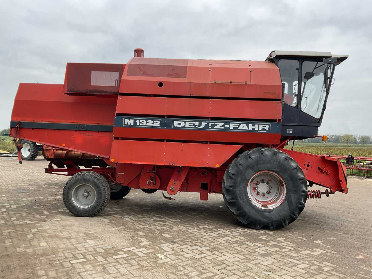 Deutz-Fahr M 1322 - Combine harvester: picture 4 Deutz-Fahr M 1322 - Combine harvester: picture 4