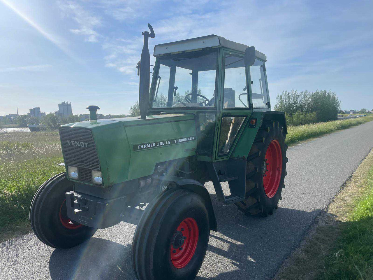 Fendt Farmer 306LS - Farm tractor: picture 2 Fendt Farmer 306LS - Farm tractor: picture 2