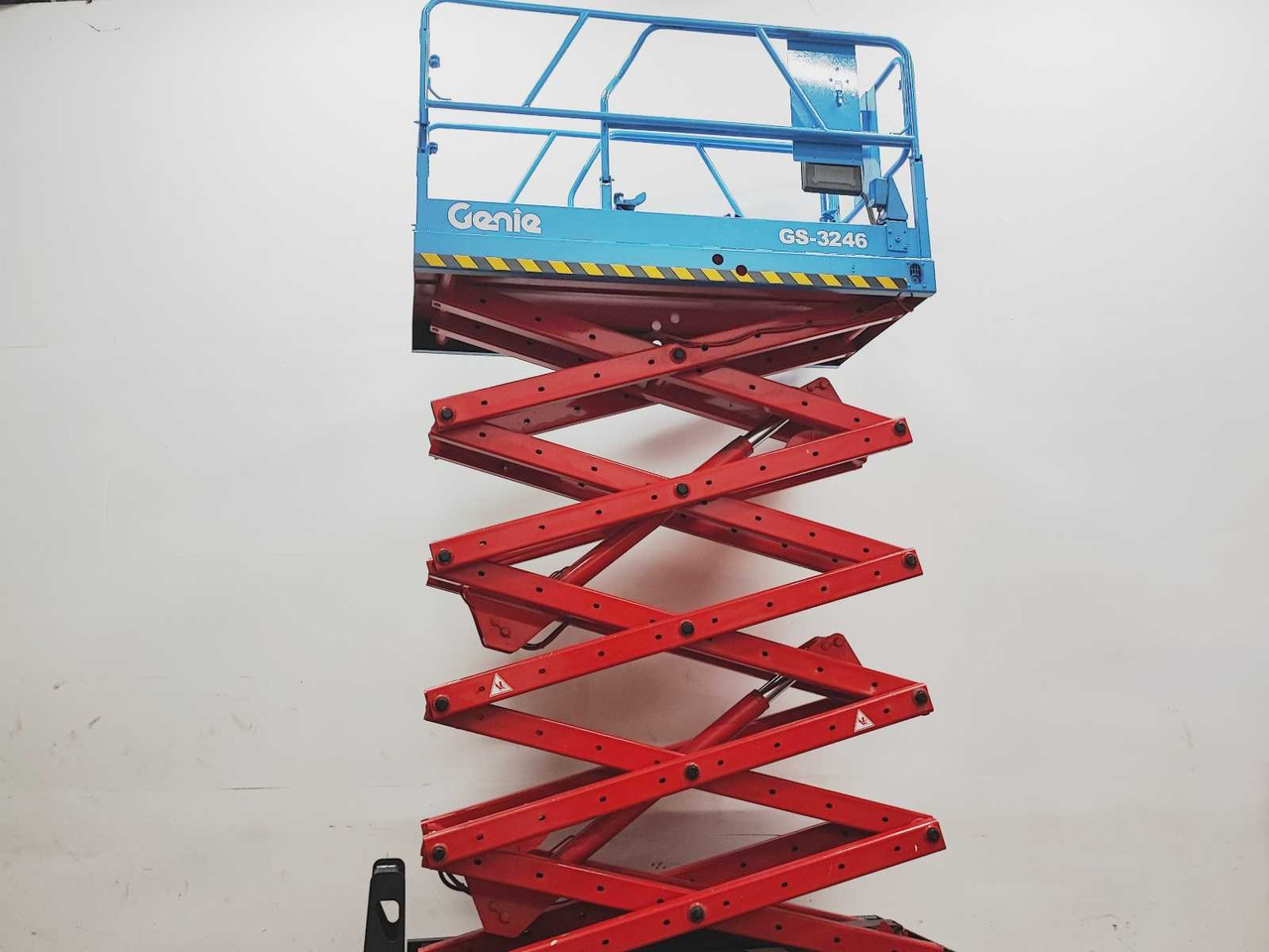 GENIE - 1999 - GS-3246 - AERIAL PLATFORM - Aerial platform: picture 5 GENIE - 1999 - GS-3246 - AERIAL PLATFORM - Aerial platform: picture 5