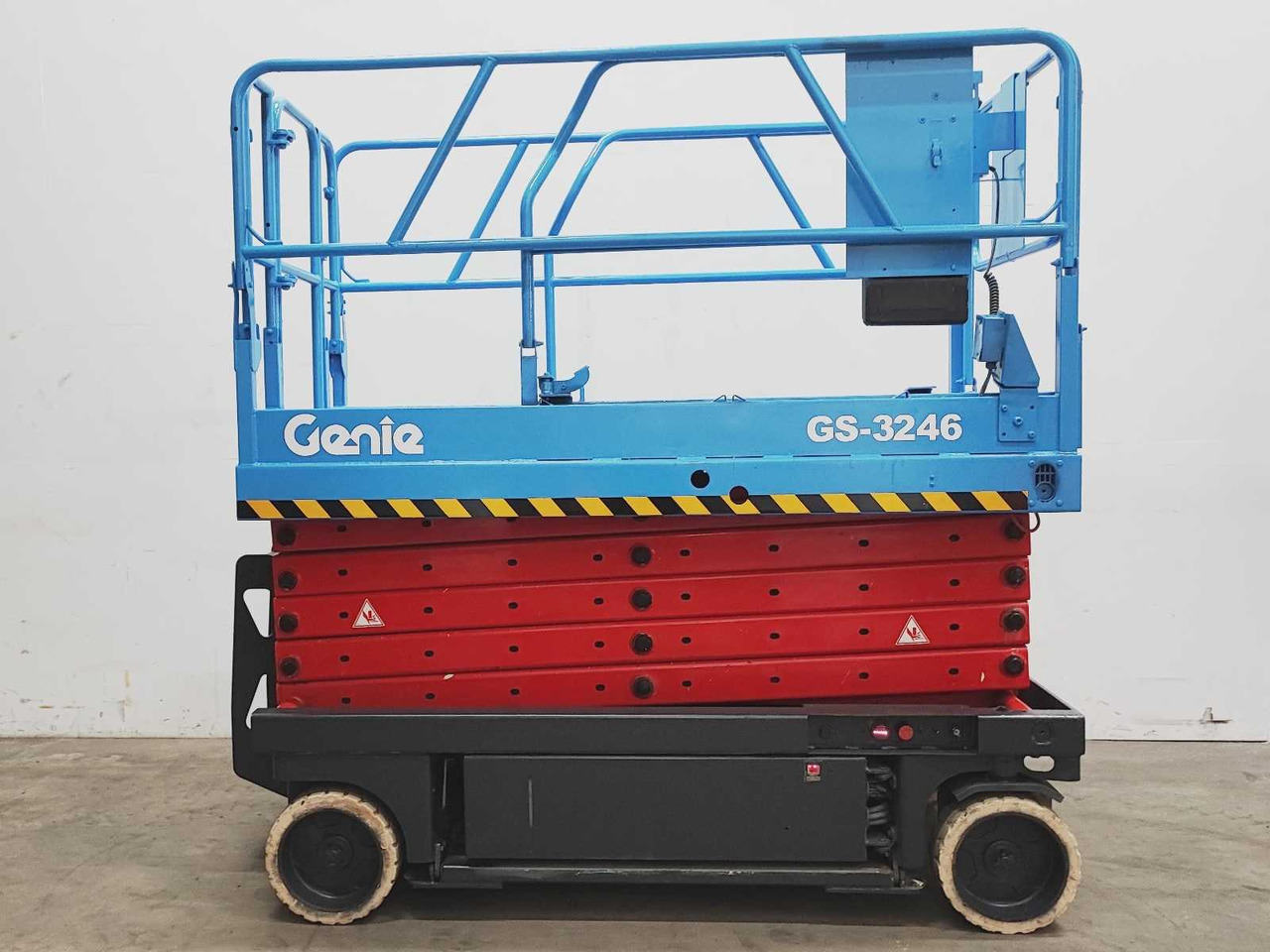 GENIE - 1999 - GS-3246 - AERIAL PLATFORM - Aerial platform: picture 1 GENIE - 1999 - GS-3246 - AERIAL PLATFORM - Aerial platform: picture 1