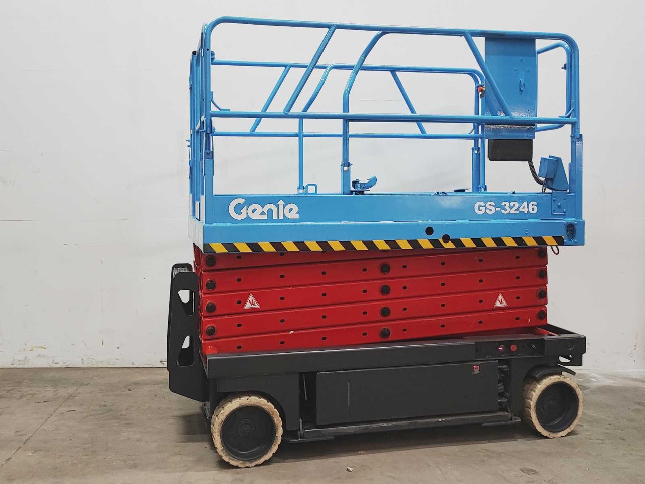 GENIE - 1999 - GS-3246 - AERIAL PLATFORM - Aerial platform: picture 3 GENIE - 1999 - GS-3246 - AERIAL PLATFORM - Aerial platform: picture 3