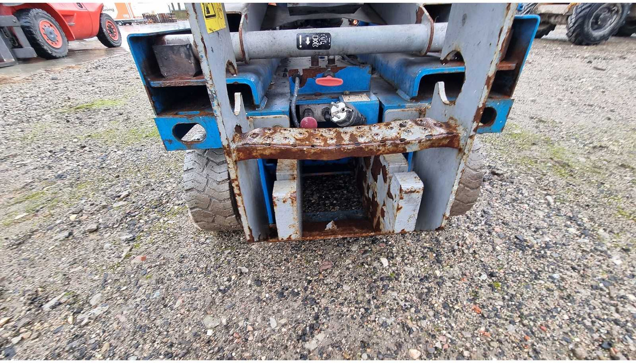 Aerial platform GENIE - GS-1530 - AERIAL WORK PLATFORMS - 2015 (77293888): picture 11