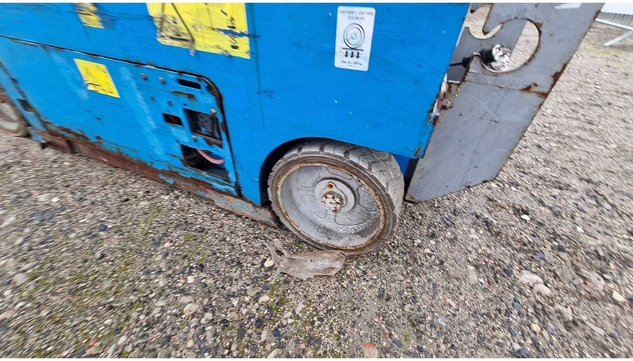 Aerial platform GENIE - GS-1530 - AERIAL WORK PLATFORMS - 2015 (77293888): picture 18