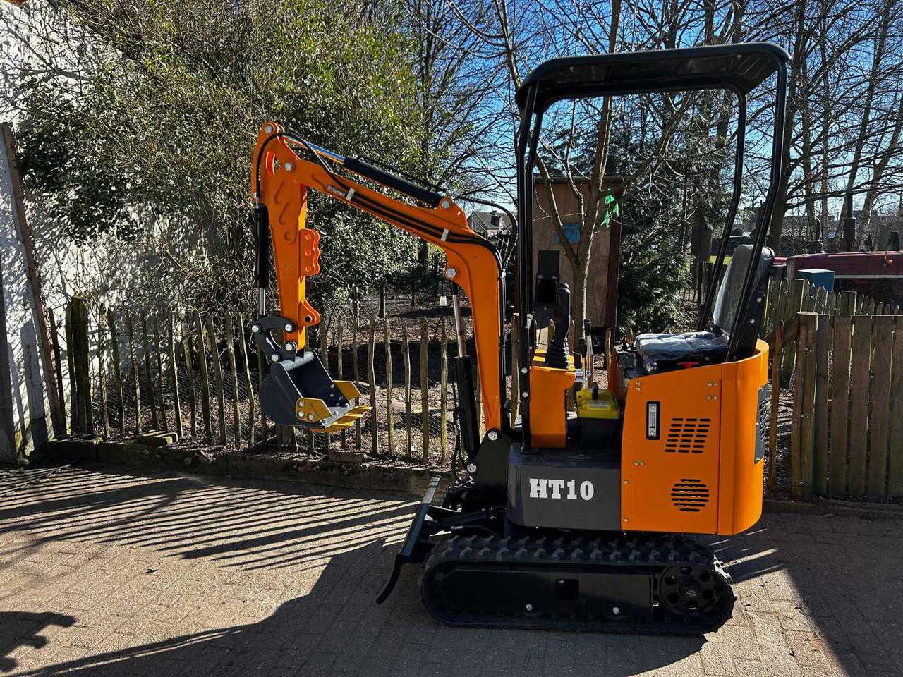HT10 - Mini excavator: picture 2 HT10 - Mini excavator: picture 2