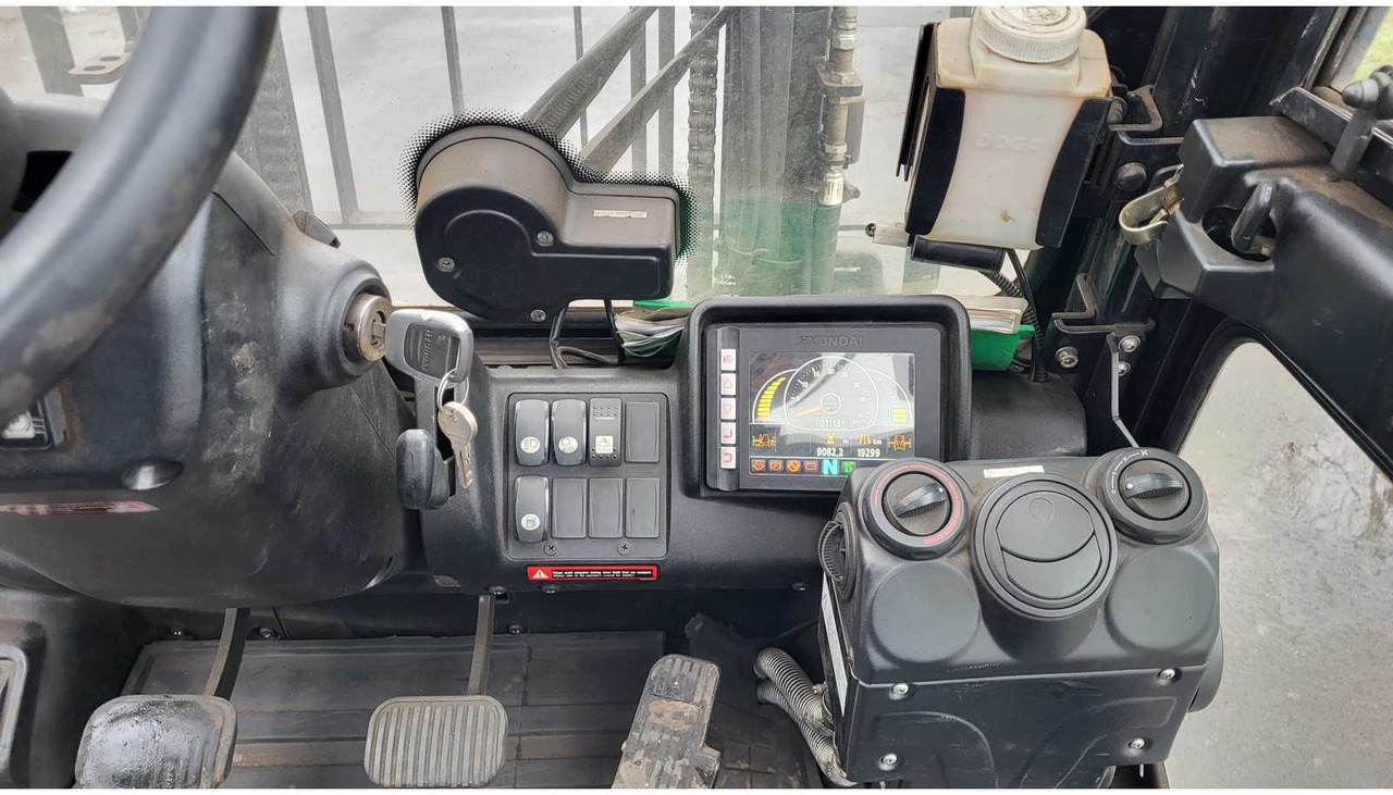 Forklift HYUNDAI 30D-9 DISEL FORKLIFT: picture 6