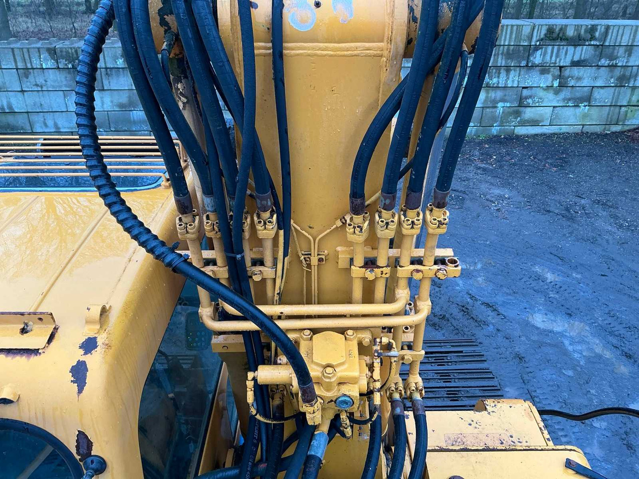 Excavator HYUNDAI ROBEX 180LC-3 CRAWLER EXCAVATOR: picture 50