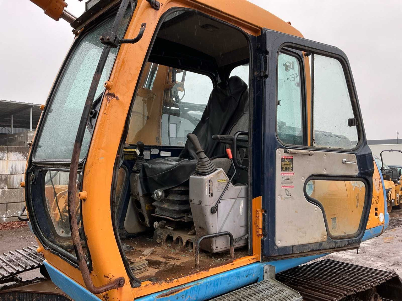 Excavator HYUNDAI ROBEX 180LC-3 CRAWLER EXCAVATOR: picture 28