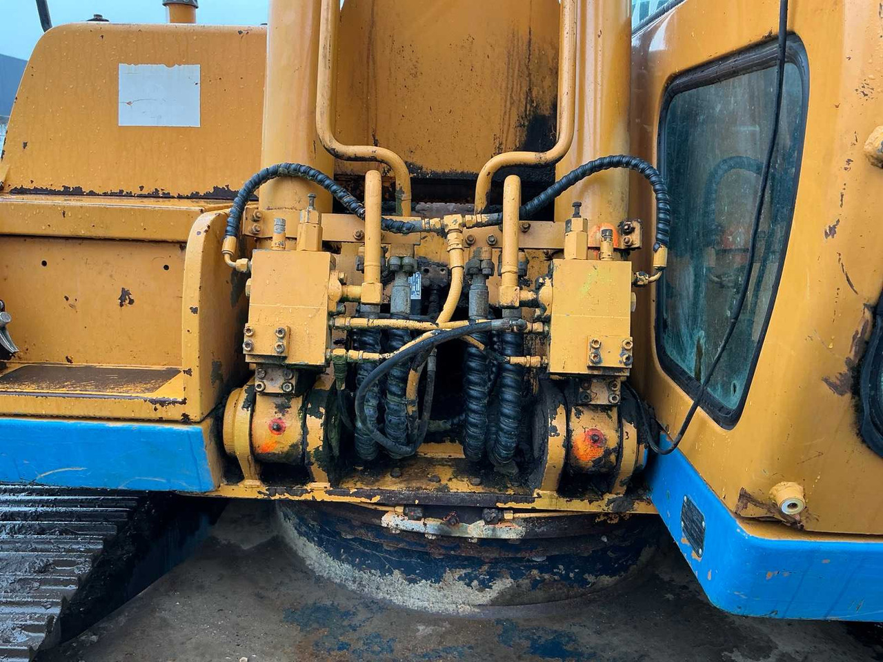 Excavator HYUNDAI ROBEX 180LC-3 CRAWLER EXCAVATOR: picture 26