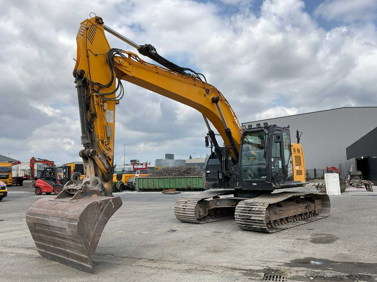 Hitachi ZX225USLC-5B - Crawler excavator: picture 1 Hitachi ZX225USLC-5B - Crawler excavator: picture 1