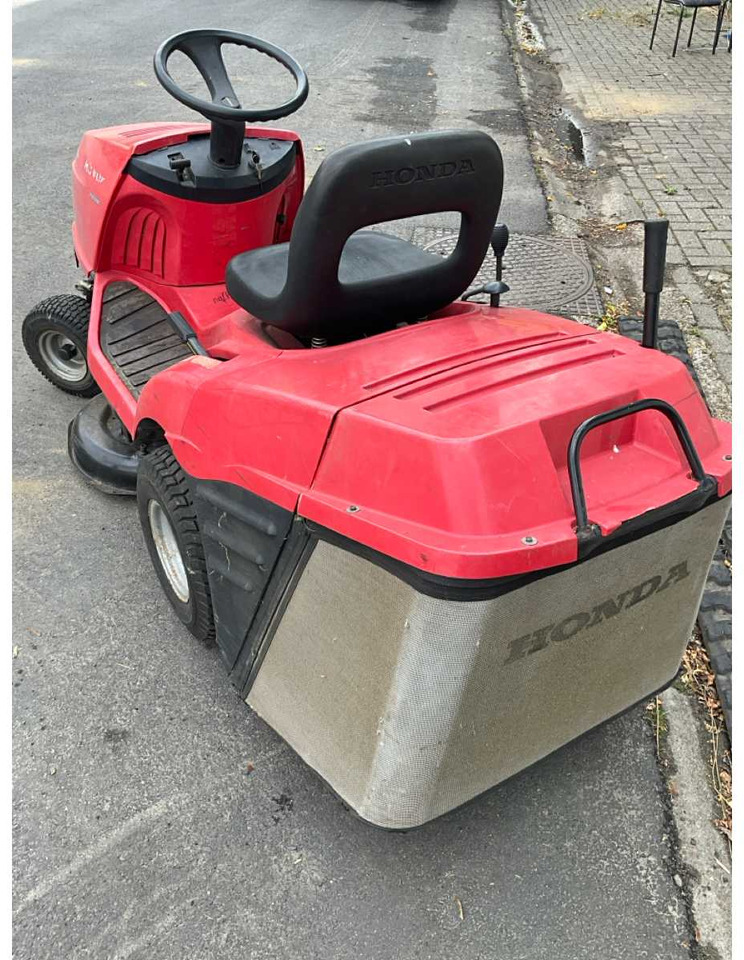 Honda V-Twin 21/4 Hydrostatic - Garden mower: picture 3 Honda V-Twin 21/4 Hydrostatic - Garden mower: picture 3