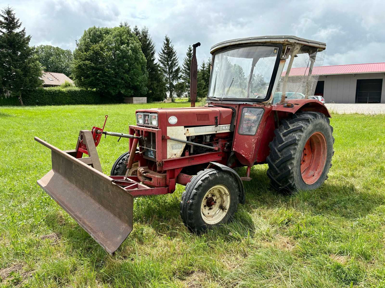 IHC 553 S Turbo - Farm tractor: picture 1 IHC 553 S Turbo - Farm tractor: picture 1