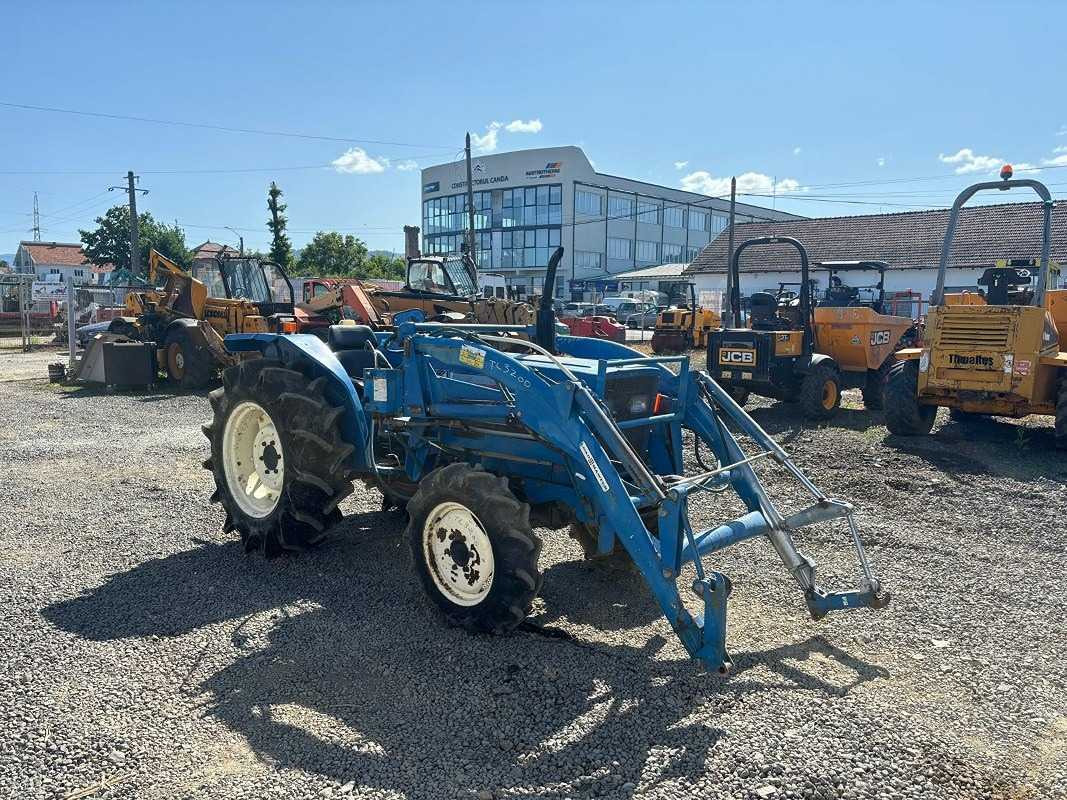 ISEKI 4-WHEEL DRIVE TRACTOR - Farm tractor: picture 4 ISEKI 4-WHEEL DRIVE TRACTOR - Farm tractor: picture 4